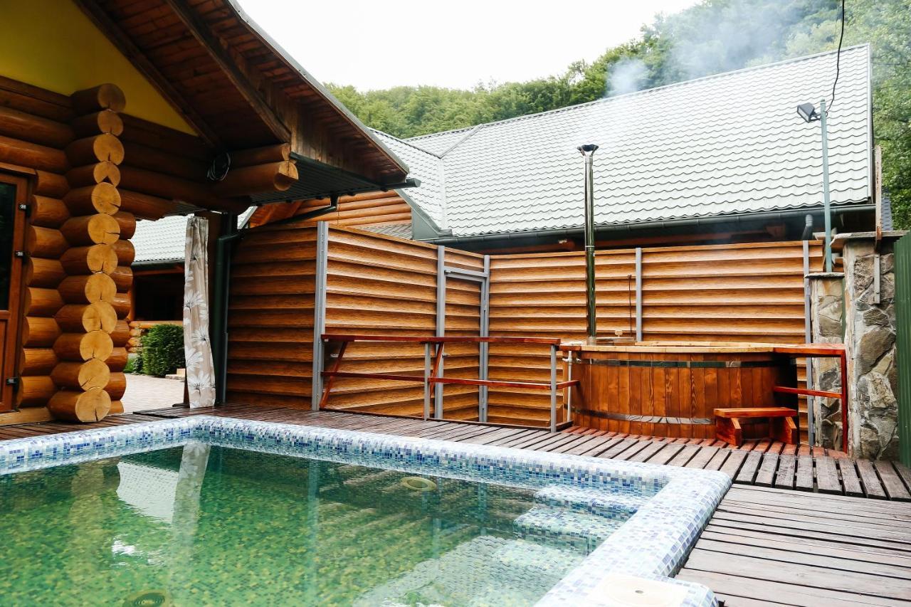 Chudodievo In Chynadievo Mini-Hotel Chynadiyovo ภายนอก รูปภาพ